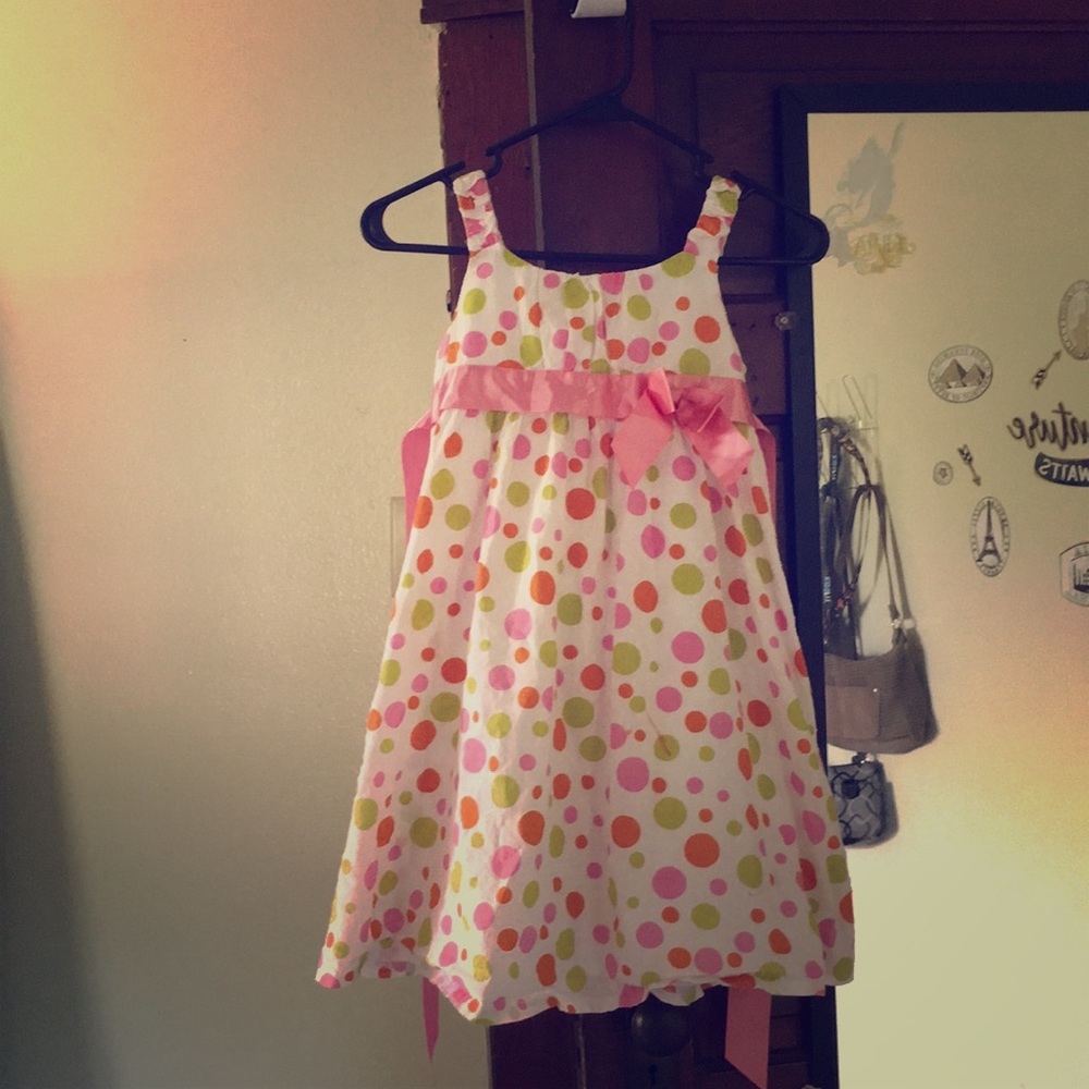 A dress and necklace